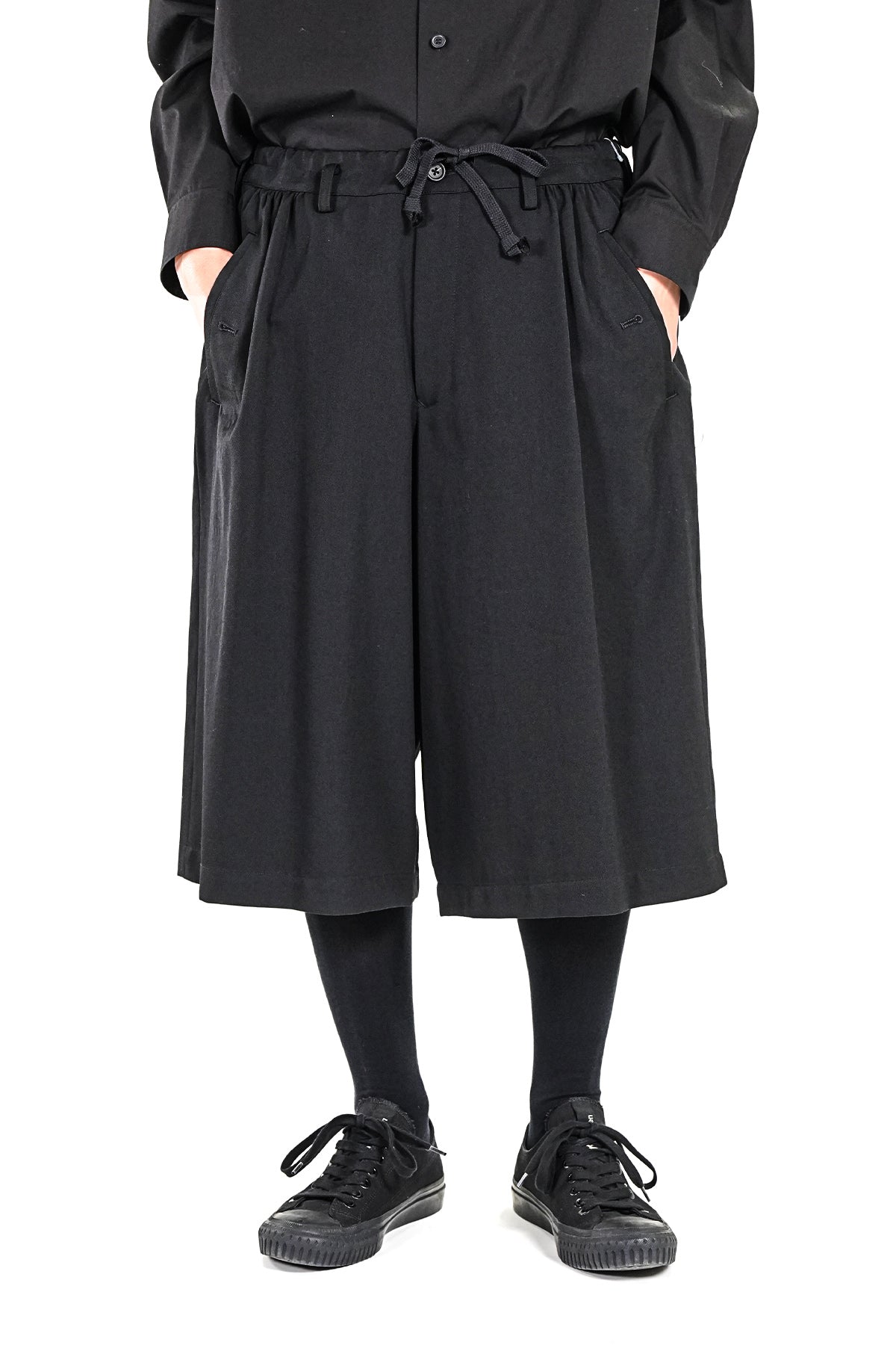 WOOL GABARDINE GATHERED SHORT PANTS