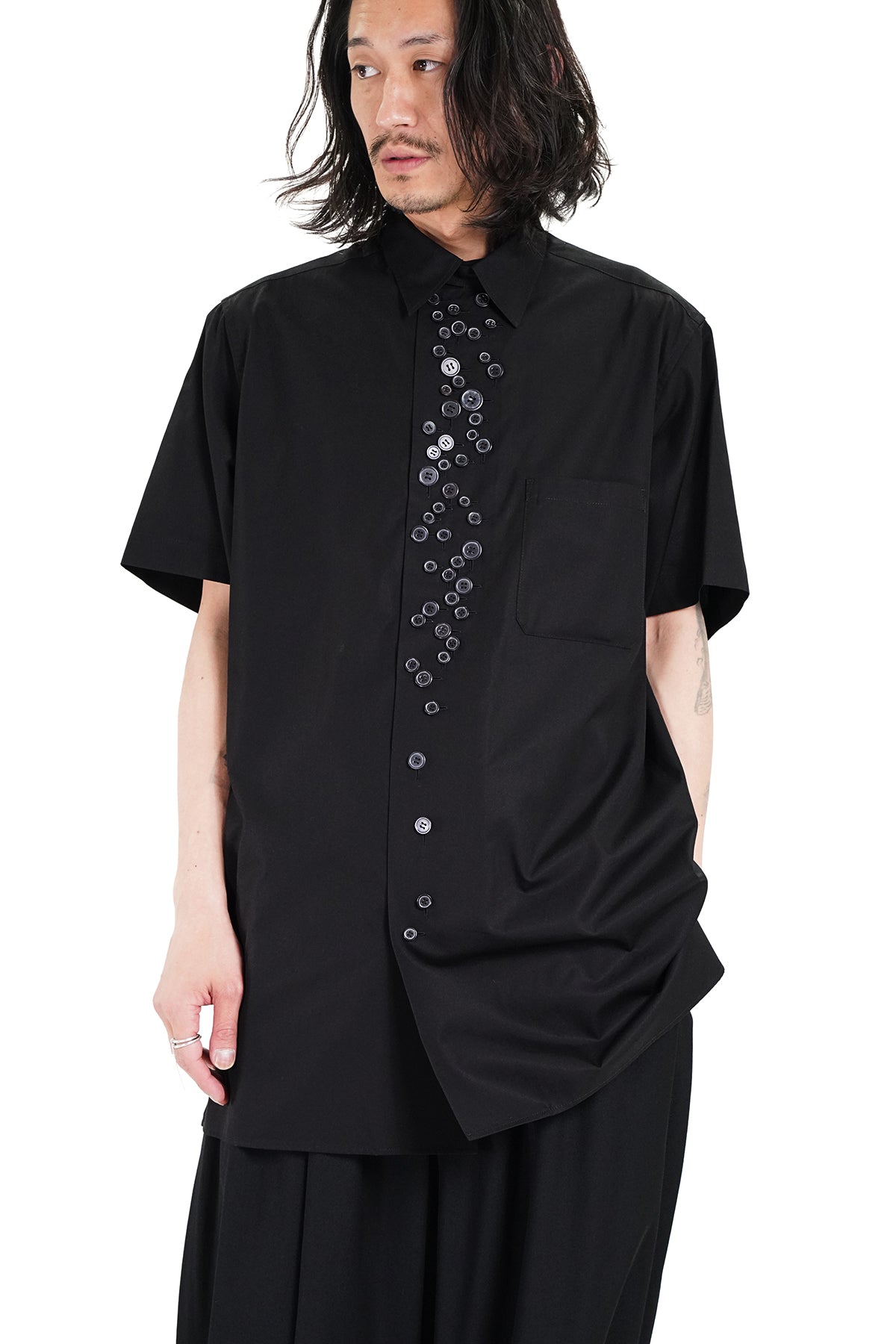 SHORT-SLEEVED BUTTON-UP SHIRT