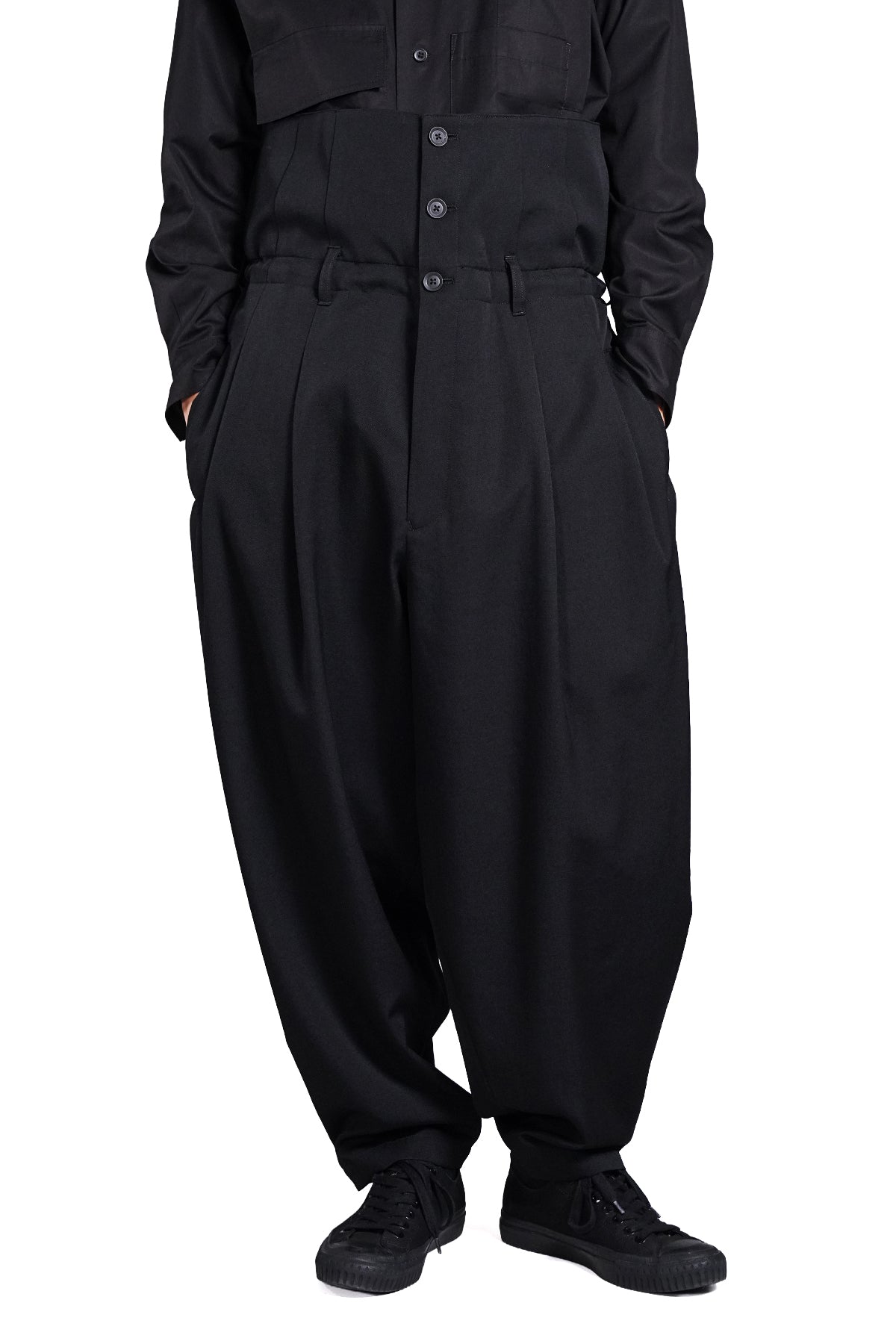 WOOL GABARDINE HIGH-WAISTED PLEATED PANTS
