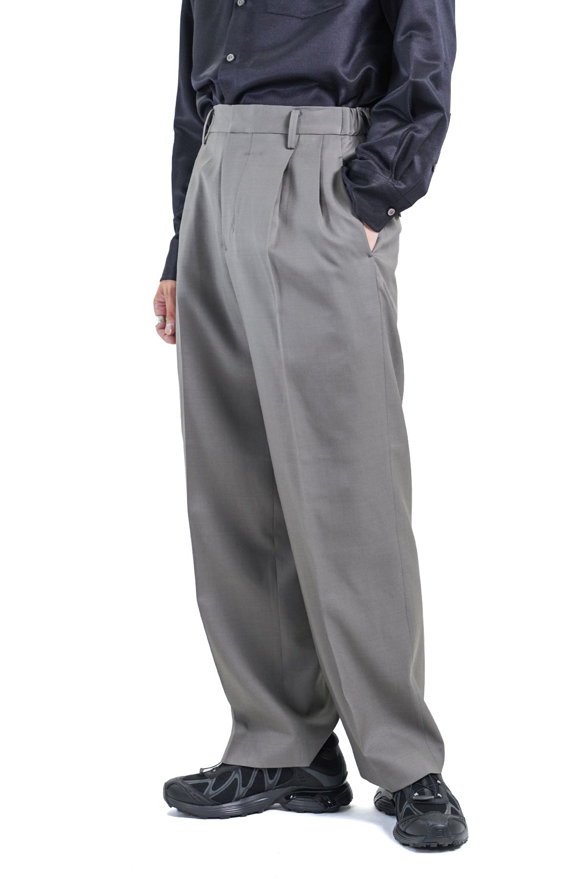 TWO TUCKS WIDE TROUSERS