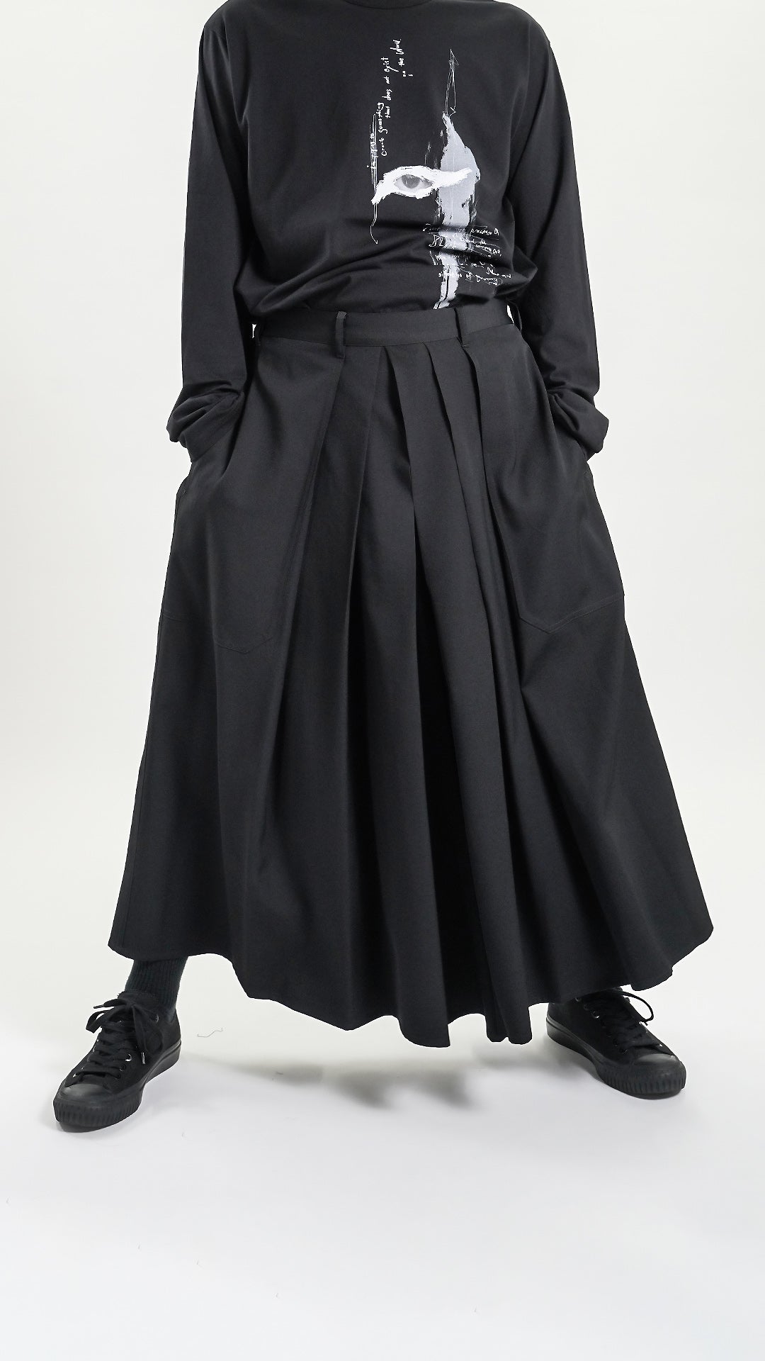WOOL GABARDINE HAKAMA PANTS – HUES ONLINE