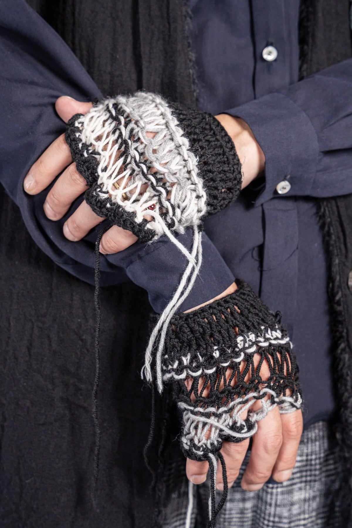 KNIT GLOVES