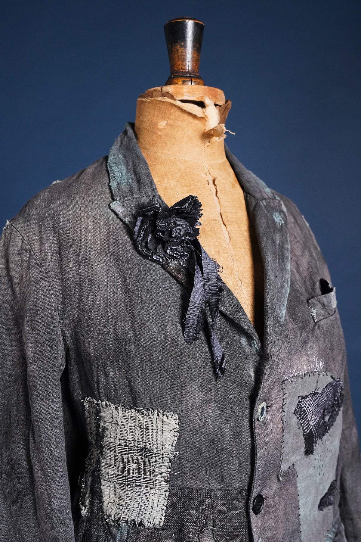 HAND AGED BLAZER IN BLACK