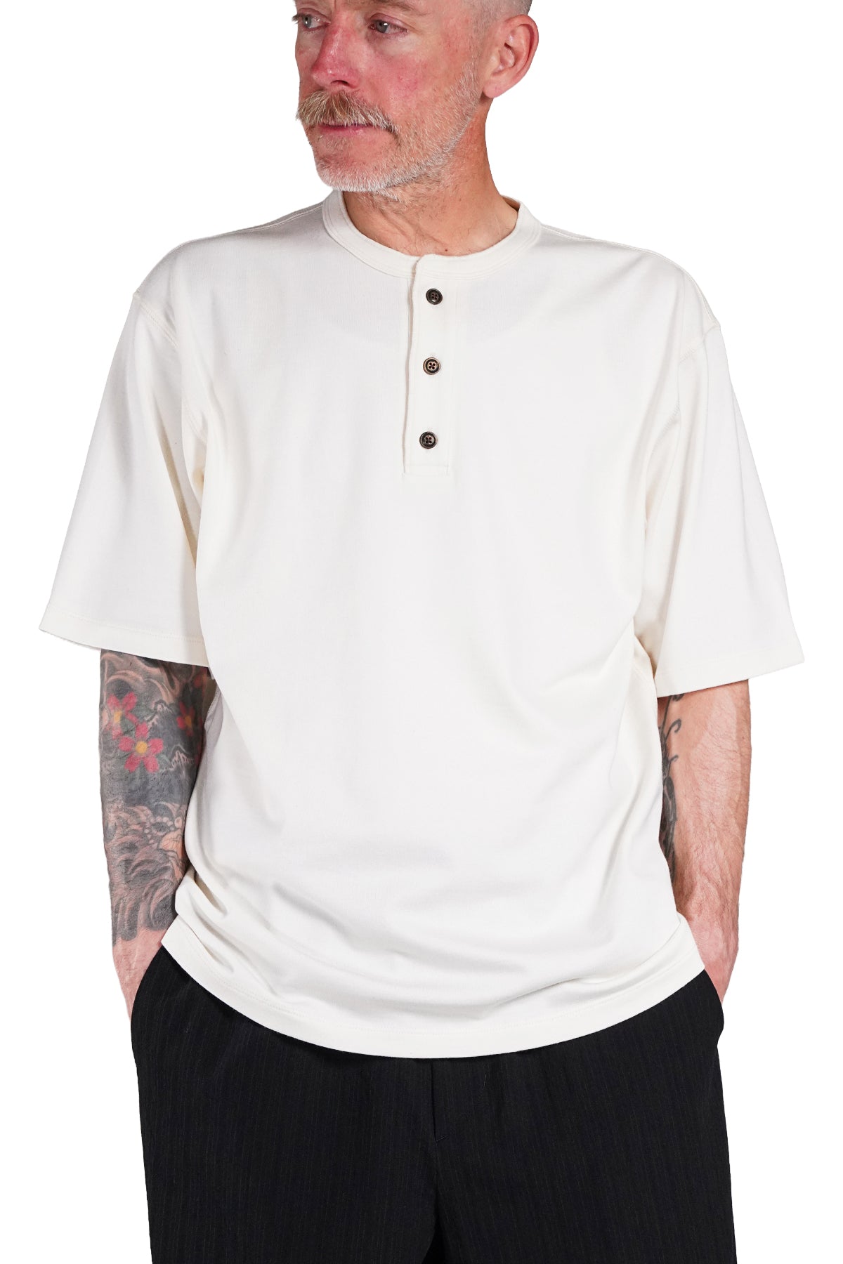 HENLEY NECK SS T-SHIRT