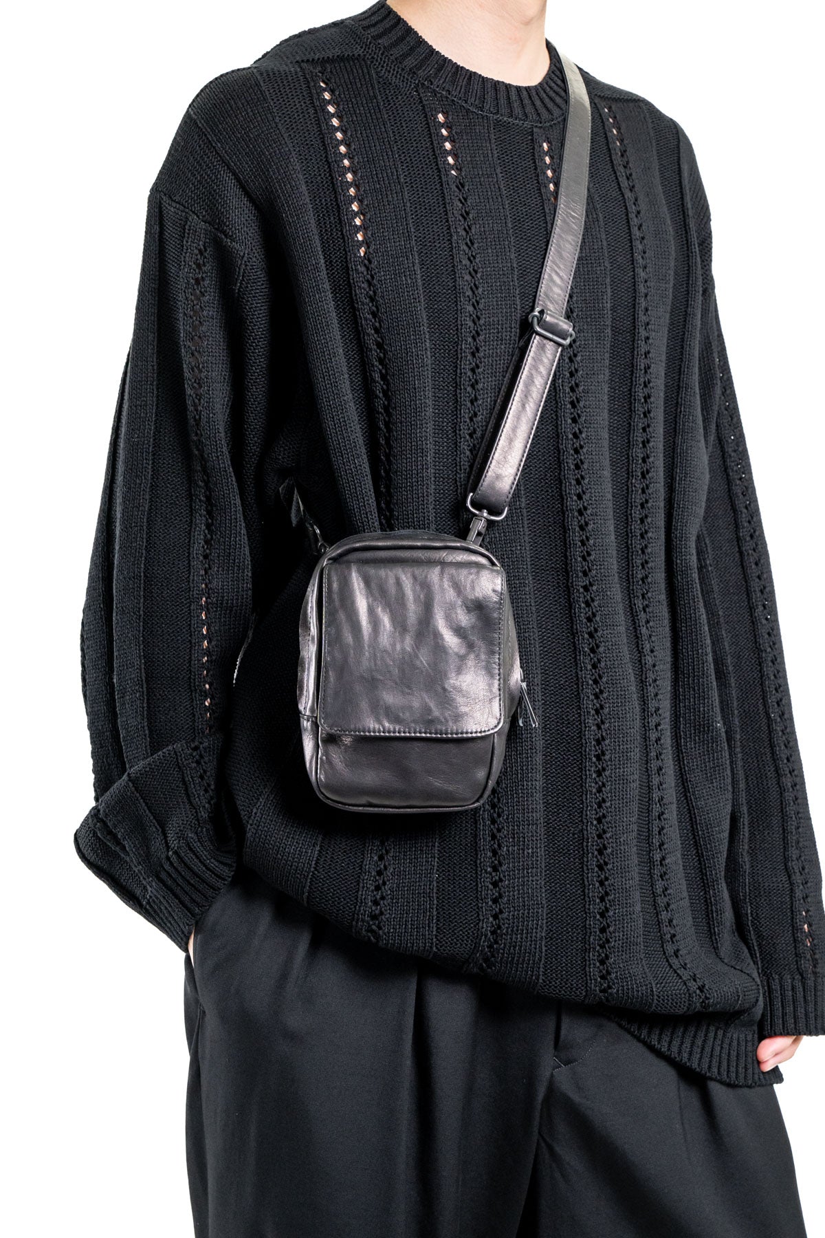 FASTENER SHOULDER POUCH