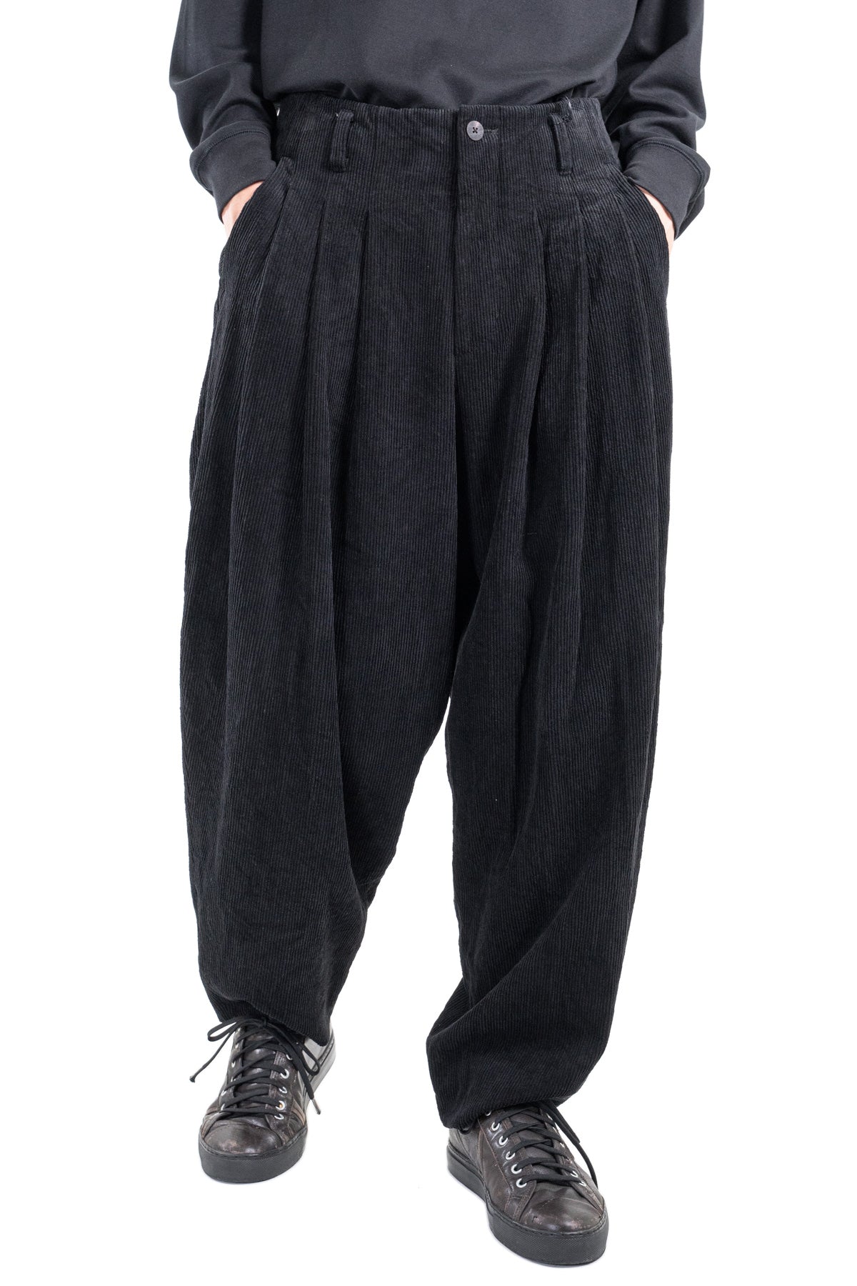 TRIPLE PLEATED WIDE TAPERED